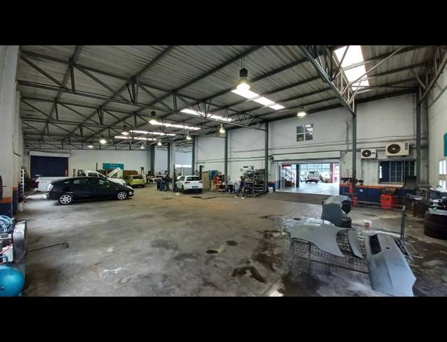 2,300M² SHOWROOM FOR SALE IN ANDERBOLT